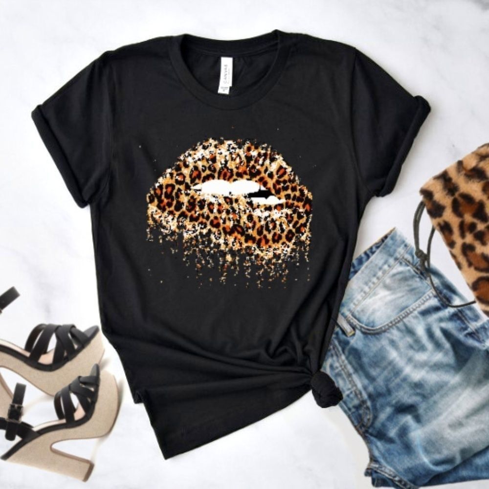 LEOPARD DRIPPING LIPS KISS TEE